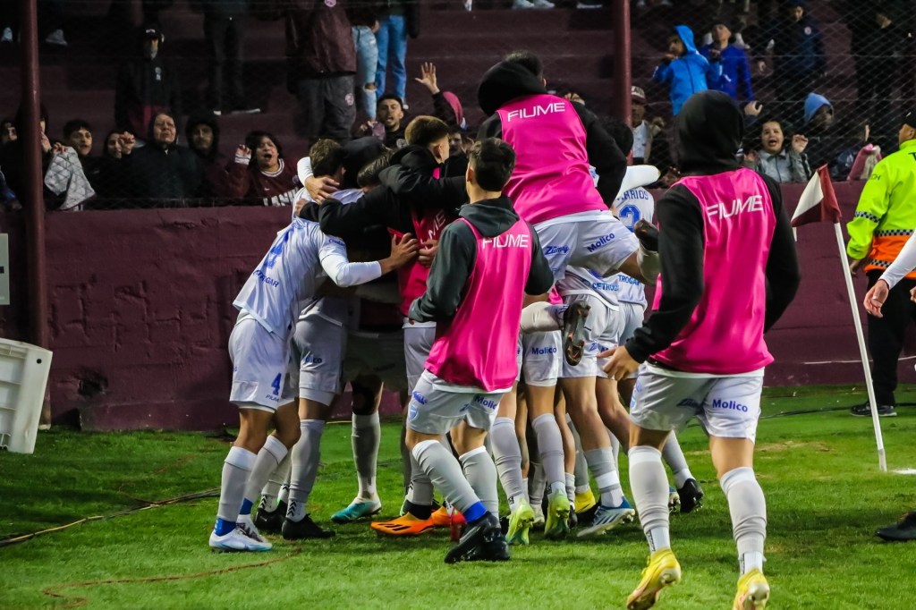 El Tomba rescató un punto sobre el final