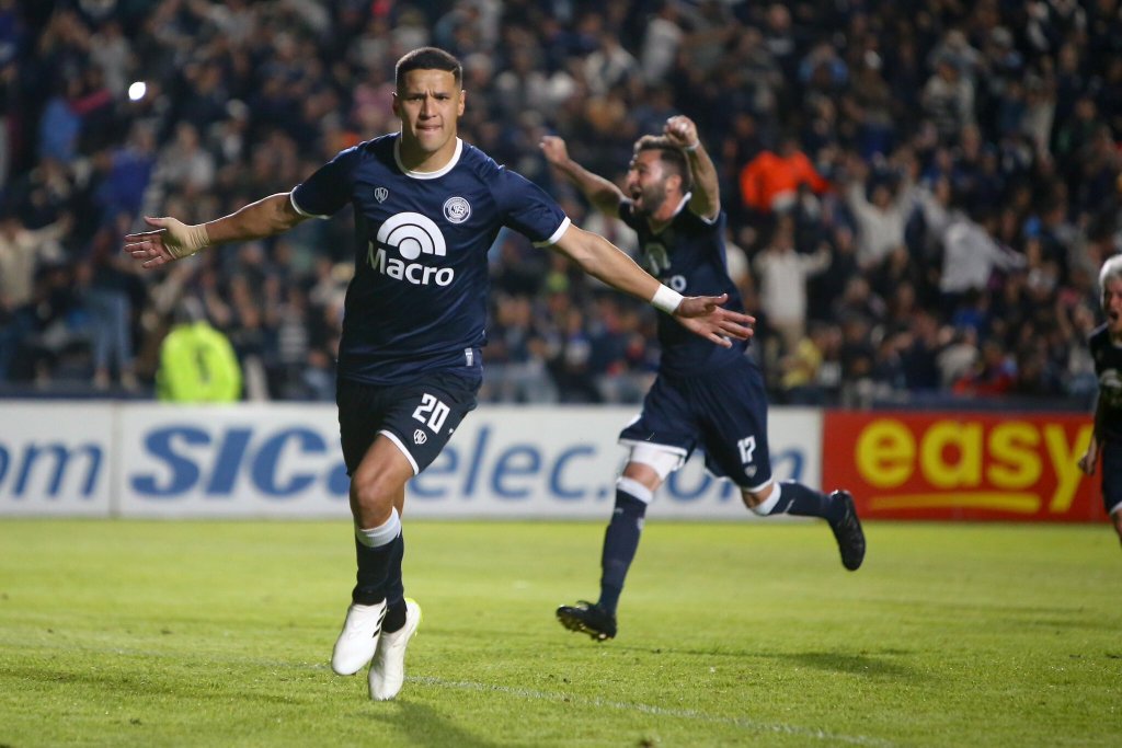 La Lepra ganó y volvió a la punta