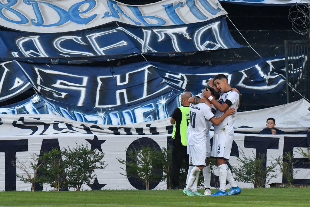 Independiente Rivadavia le ganó a Quilmes y sigue en racha