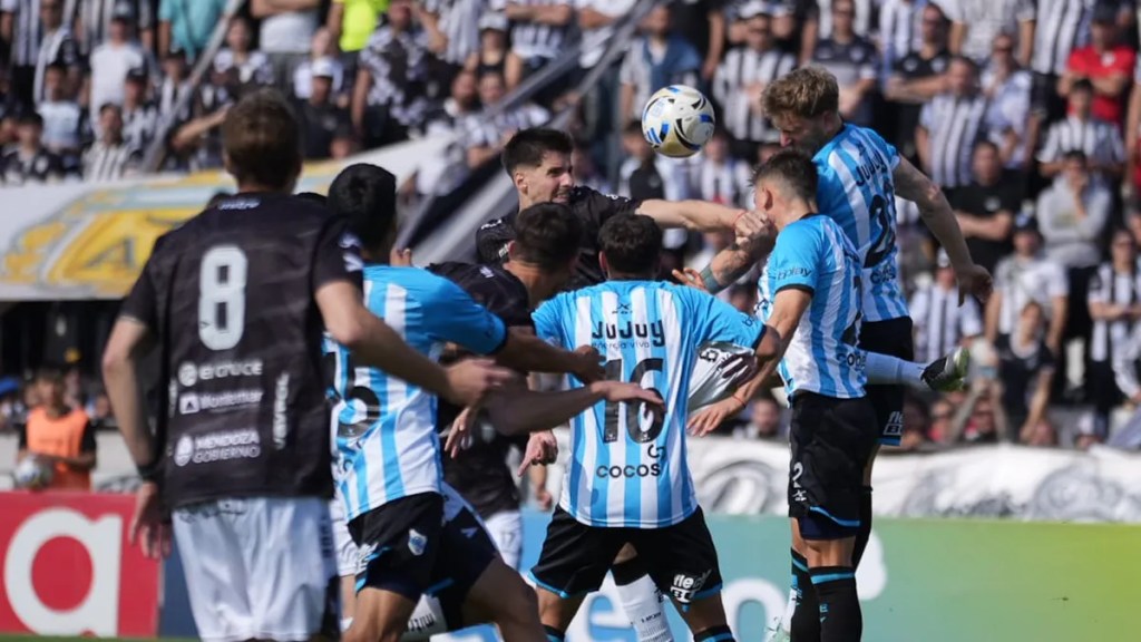 Gimnasia ganó una final ante el Lobo jujeño y es líder de la Zona B