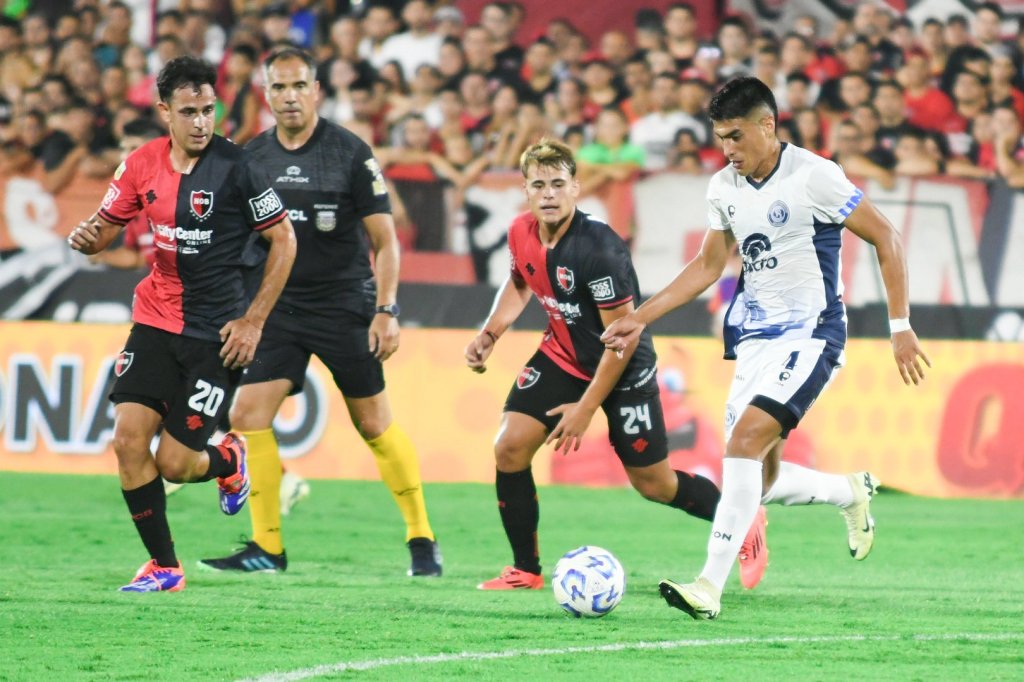 Independiente Rivadavia debutó con victoria en el Apertura y celebra su aniversario a lo grande
