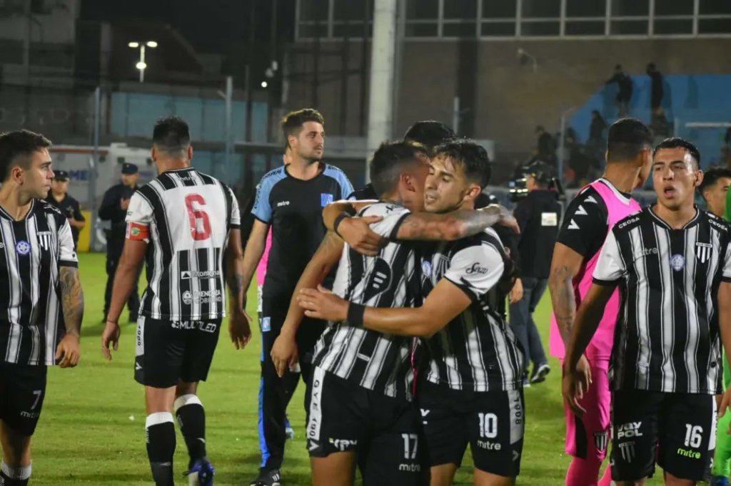 Gimnasia rescató un punto sobre el final