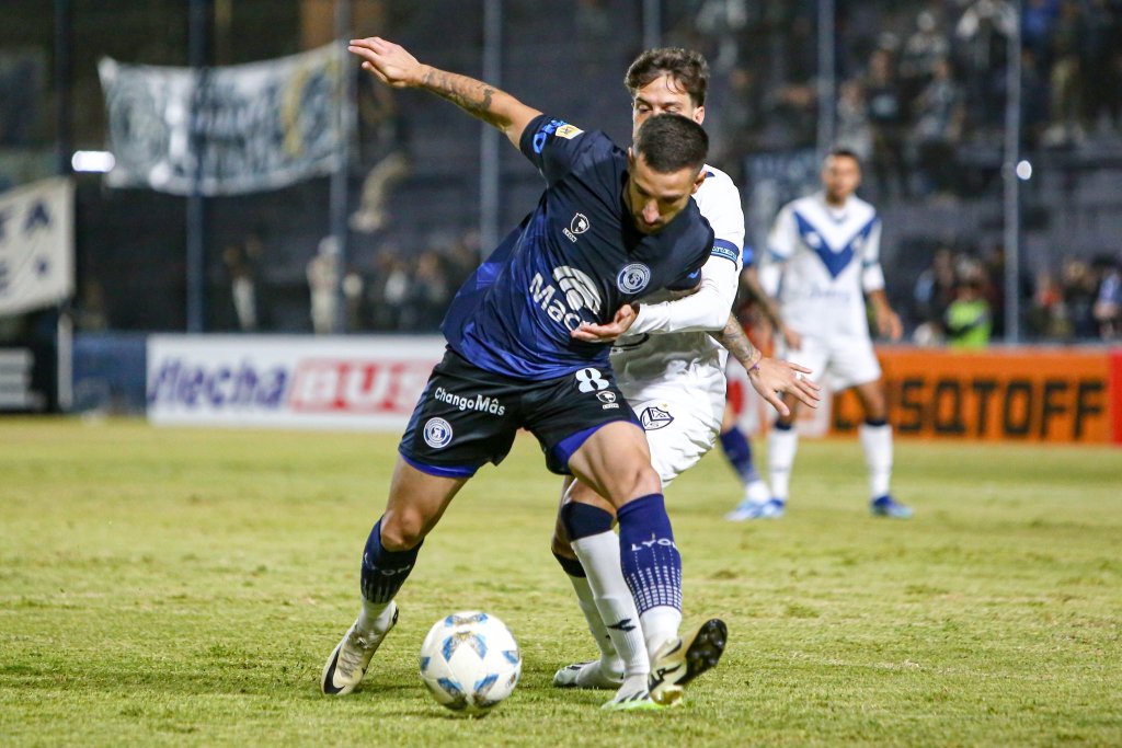 Vélez clasificó tras vencer a la Lepra