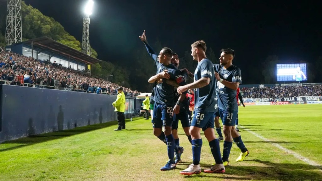 La Lepra ganó con el corazón en la mano y se mete en la pelea