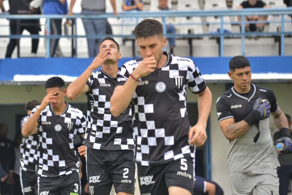 Gimnasia reaccionó e igualó en un partidazo
