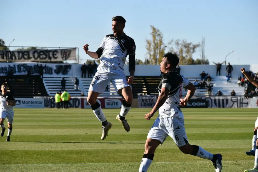 Gimnasia ganó y se acercó a la cima