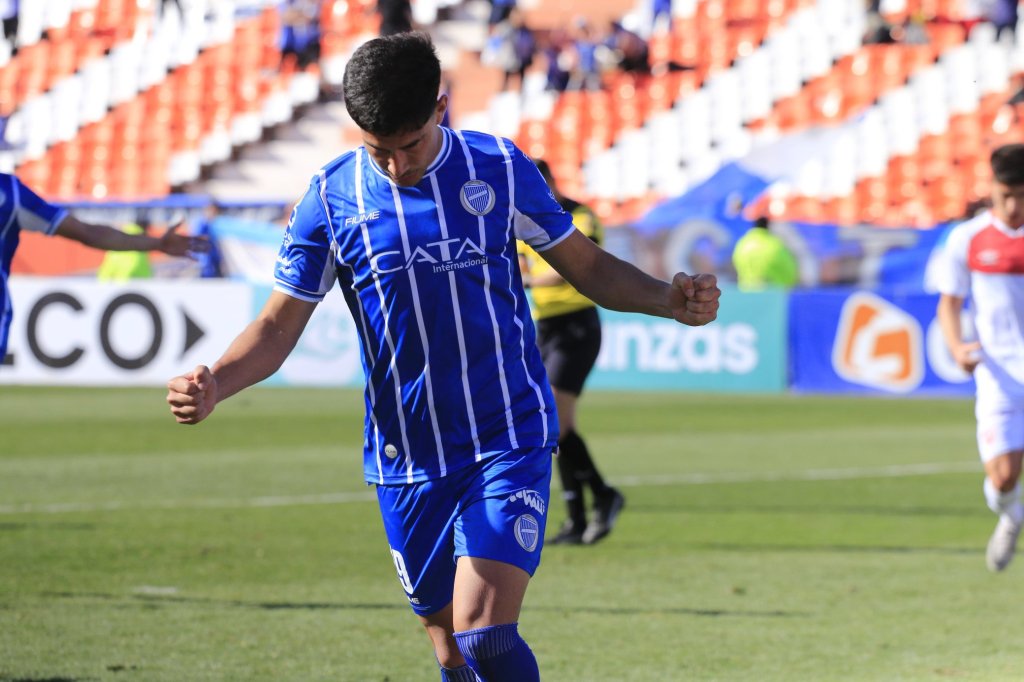 El Tomba ganó y se despegó del fondo