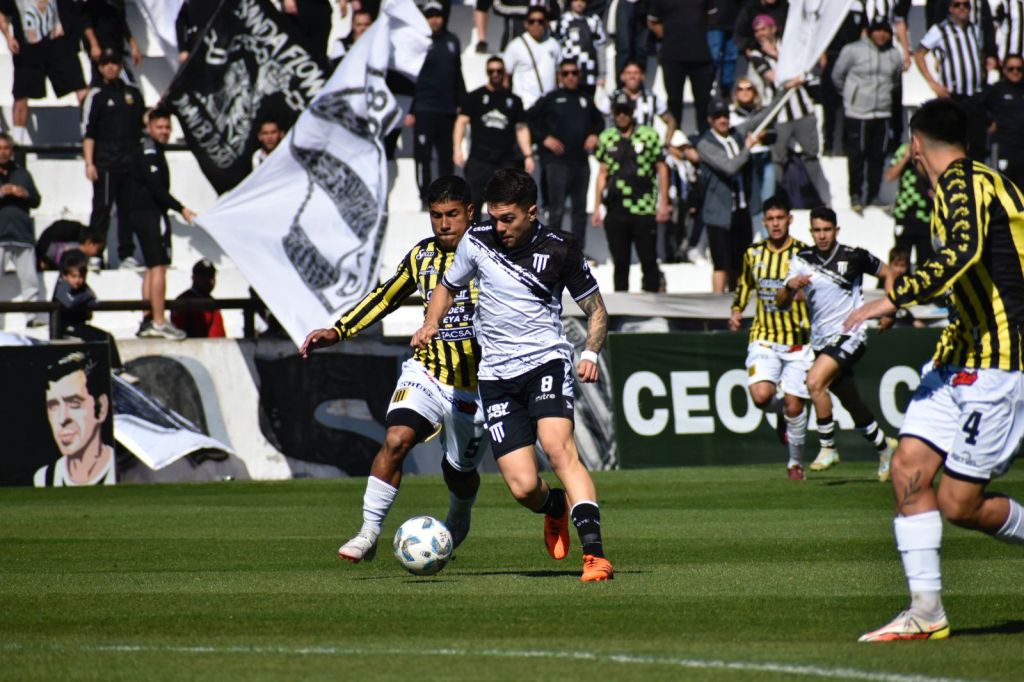 Gimnasia ganó y es único puntero
