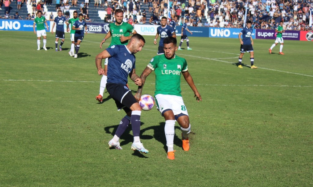 Independiente Rivadavia logró una importante victoria sobre Ferro