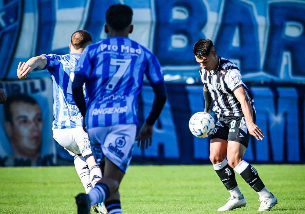 Gimnasia no pudo con San Telmo y sigue como escolta
