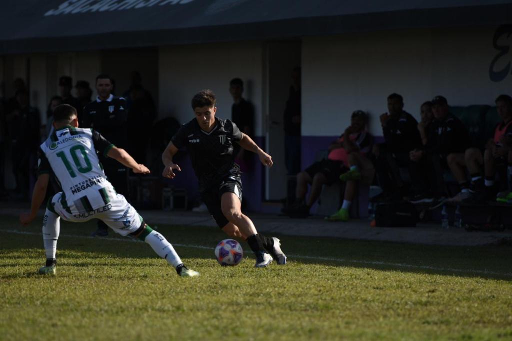 Nueva Chicago evitó la victoria del Lobo