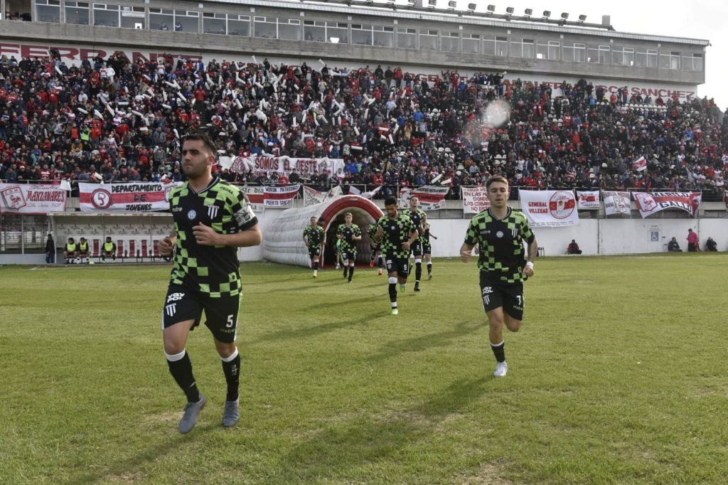 Gimnasia sufrió el empate en los minutos finales