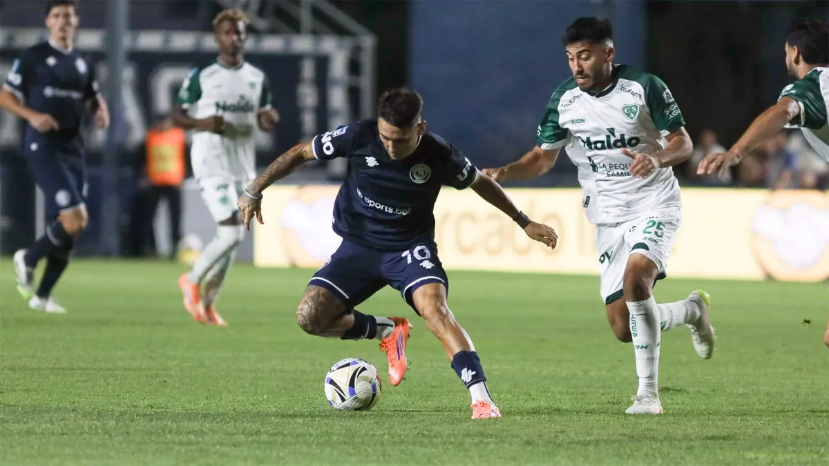 Independiente Rivadavia volvió a festejar y se adueñó de la cima